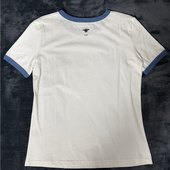 Woman’s Graphic Shirt - Picture 3 of 3